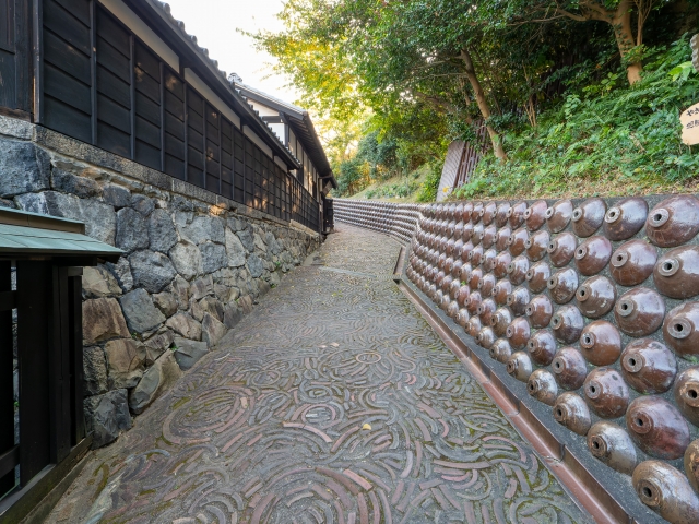 tokoname pottery footpath