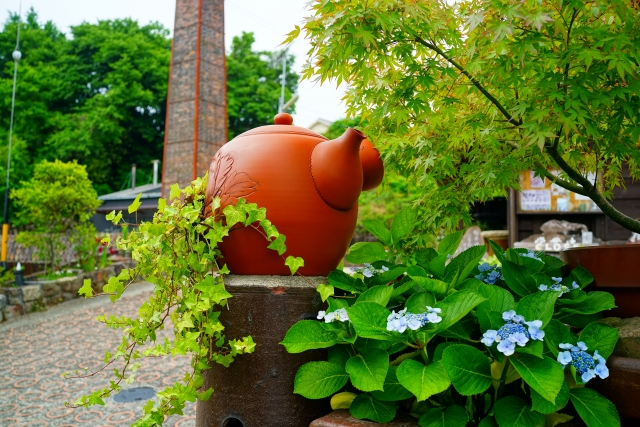 tokoname pottery footpath
